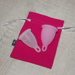 Kubeczki menstruacyjne z bawełnianym woreczkiem